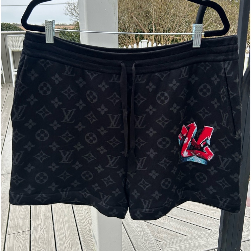 🦁 Louis Vuitton LV Monogram Graffiti Shorts